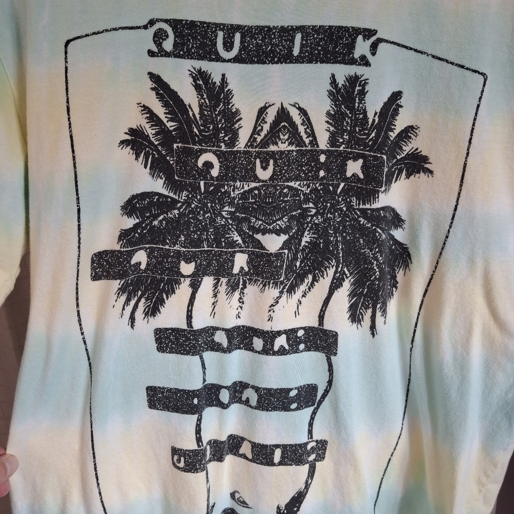 Quiksilver Modern Fit Short Sleeve Graphic Tee Yellow Tie Dye Logo Size Medium - Picture 2 of 7